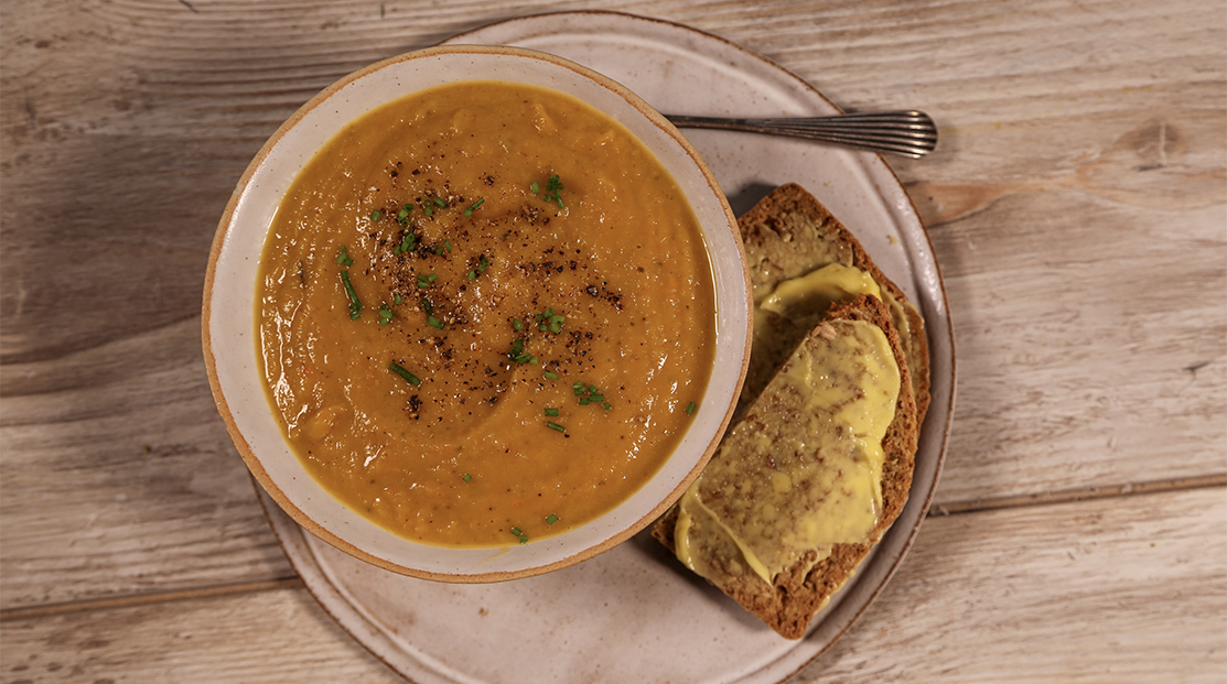 Vegetable Soup with Brown Bread